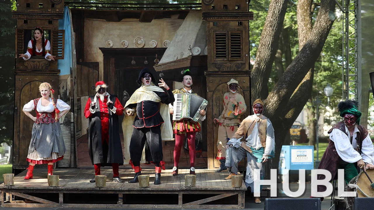 Viva commedia!