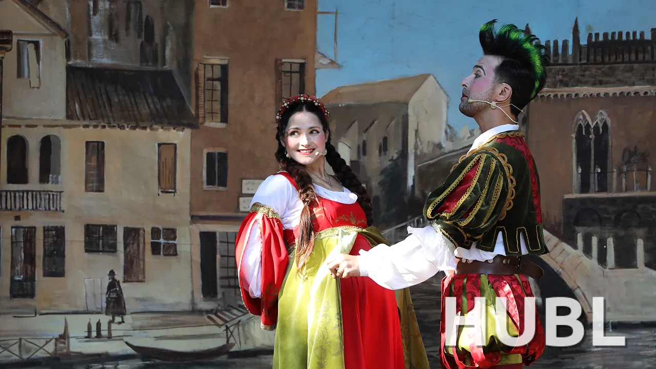Viva commedia!