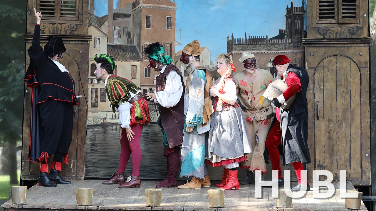 Viva commedia!