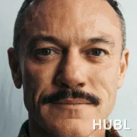 Люк Эванс