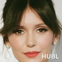 Нина Добрев